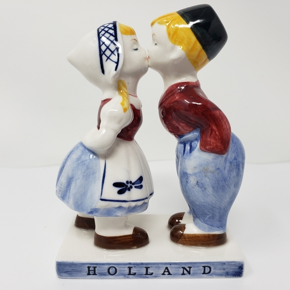 Art | Delft Blue Porcelain Boy Girl Kissing Figurine Dutch Holland ...